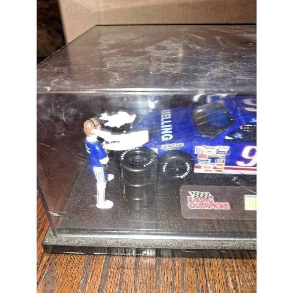 Vintage 1992 Racing Champions Bill Elliott #9 Melling 1:24 Car and Pit Crew - Picture 11 of 11